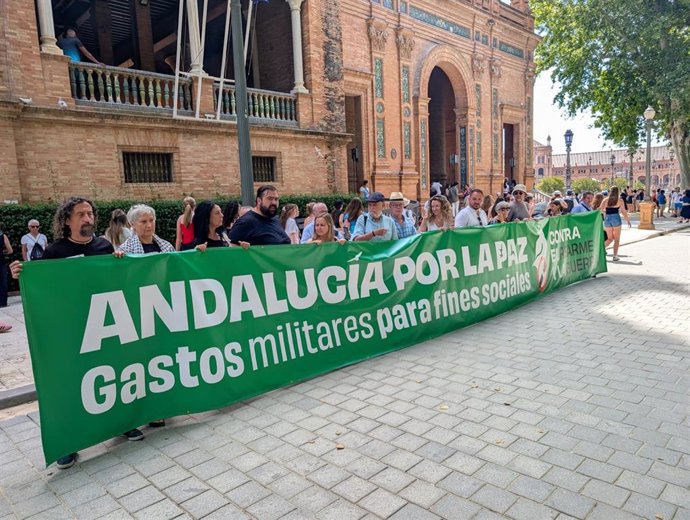 Imagen de este martes del acto en Sevilla de presentación de la manifestación y de un manifiesto de la Plataforma andaluza por la paz, contra el rearme y la guerra.
