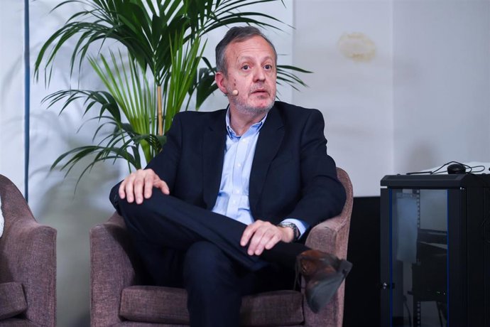 Archivo - El exconsejero de Políticas Sociales, Alberto Reyero, durante el homenaje a las 7.291 víctimas de las residencias durante la pandemia, en el Ateneo de Madrid, a 9 de abril de 2025, en Madrid (España). 