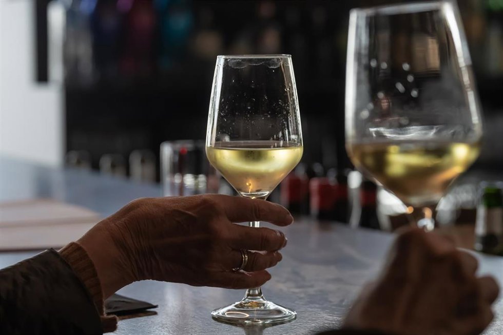 Archivo - Copas de vino, a 21 de febrero de 2024, en Barcelona, Catalunya (España).