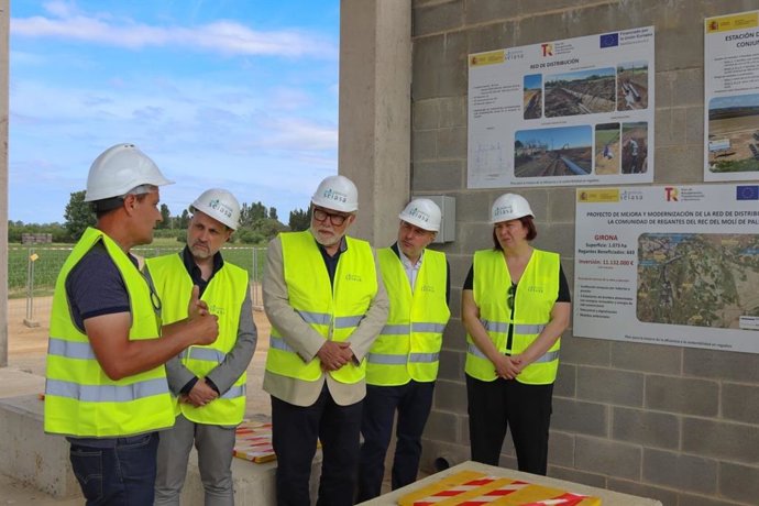 El delegado del Gobierno en Catalunya, Carlos Prieto, junto a la secretaria de Estado de Agricultura, Begoña García, y el subdelegado del Gobierno en Girona Pere Parramon