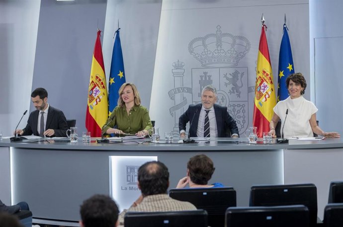 El ministro de Derechos Sociales, Pablo Bustinduy; la portavoz del Gobierno, Pilar Alegría; el ministro de Interior, Fernando Grande-Marlaska, y la ministra de Inclusión, Seguridad Social y Migraciones, Elma Saiz