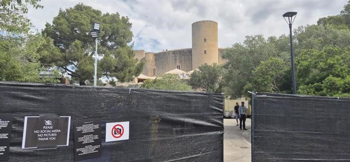 PSOE Palma denuncia el cierre temporal de caminos públicos en el bosque de Bellver por parte de Corts