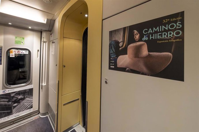 Una de las fotografías que forman parte de la muestra 'Caminos de Hierro', a bordo de un AVE.