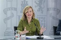 El Gobierno "seguirá dialogando" con los socios para la oficialidad del catalán y carga contra Feijóo por no respaldarlo