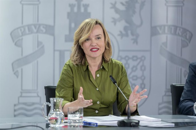 La portavoz del Gobierno y ministra de Educación, Formación Profesional y Deportes, Pilar Alegría, durante la rueda de prensa posterior al Consejo de Ministros, en el Complejo de la Moncloa, a 27 de mayo de 2025, en Madrid (España). El Consejo de Ministro