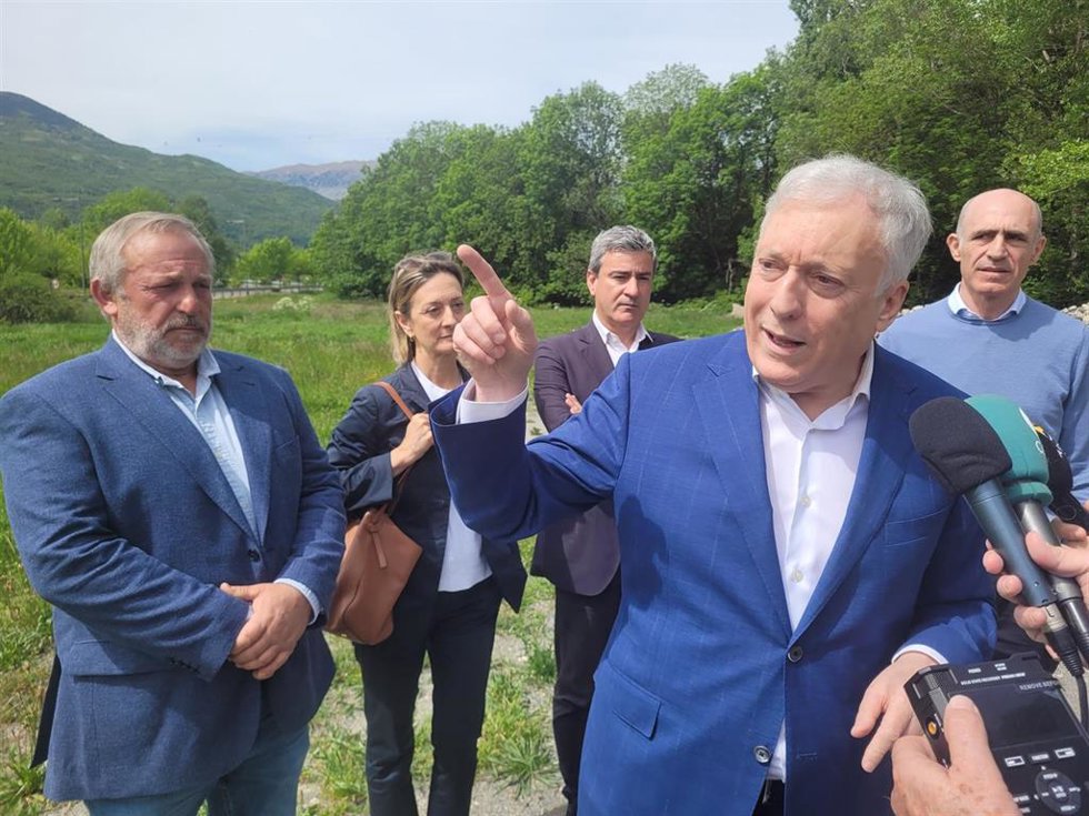 El consejero de Fomento, Vivienda, Logística y Cohesión Territorial del Gobierno de Aragón, Octavio López, en Benasque.