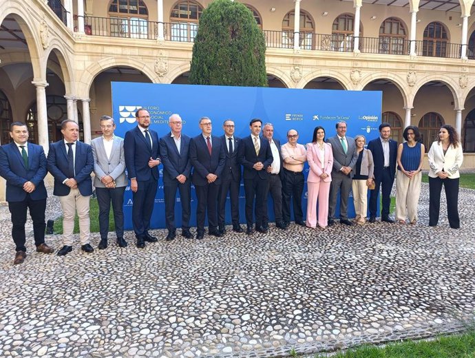 El consejero de Fomento e Infraestructuras, Jorge García Montoro, durante su intervención en el Foro Económico y Social del Mediterráneo organizado por el Grupo Prensa Ibérica celebrado en la Universidad de Murcia
