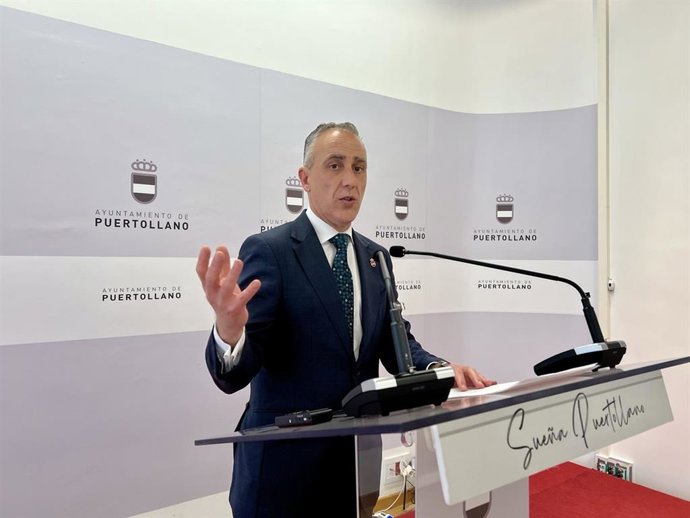 El alcalde de Puertollano (Ciudad Real), Miguel Ángel Ruiz, en rueda de prensa.