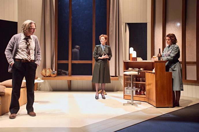 Archivo - Viejos tiempos', la obra escrita por Harold Pinter, uno de los dramaturgos modernos británicos más influyentes y Premio Nobel, llega al Teatro del Soho CaixaBank de Málaga del 6 al 8 de junio.