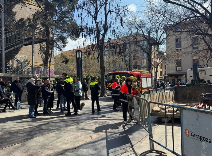 Archivo - Desalojo de dos edificios en el entorno de la plaza de la Magdalena de Zaragoza.