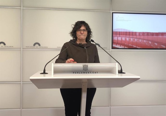 Archivo - La diputada de la CUP en el Parlament Pilar Castillejo en rueda de prensa