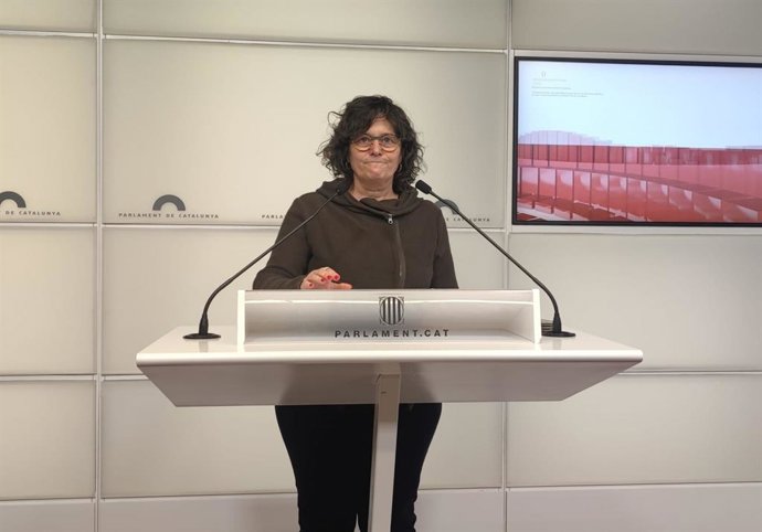 Archivo - La diputada de la CUP en el Parlament Pilar Castillejo en rueda de prensa