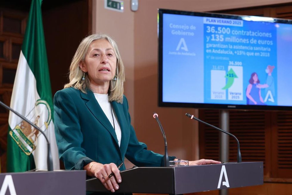 La consejera de Salud y Consumo, Rocío Hernández, comparece durante la rueda de prensa posterior al Consejo de Gobierno. A 27 de mayo de 2025, en Sevilla (Andalucía, España). El Consejo de Gobierno de la Junta de Andalucía se reúne en el Palacio de San 