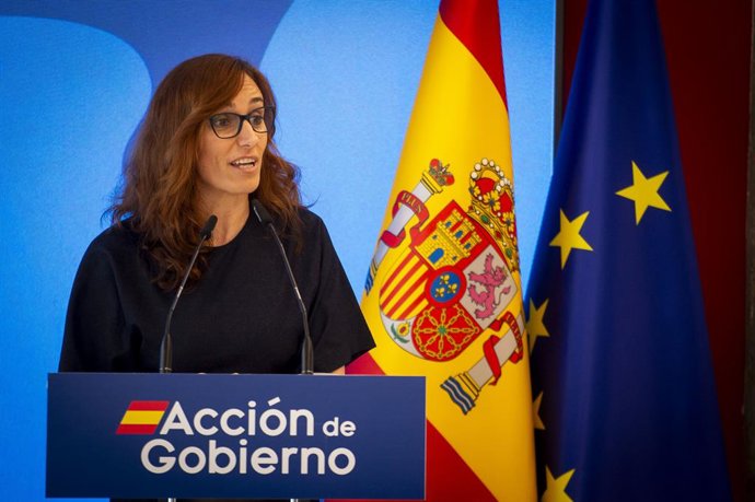A Ministra da Saúde, Mónica García, durante um evento sobre políticas de saúde pública, no Colégio Nacional de Ópticos-Optometristas, em 26 de maio de 2025, em Madri (Espanha). O evento abordou a extensão do portfólio público de serviços de saúde, que ser