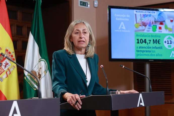 La consejera de Salud y Consumo, Rocío Hernández, comparece durante la rueda de prensa posterior al Consejo de Gobierno. A 27 de mayo de 2025, en Sevilla (Andalucía, España). El Consejo de Gobierno de la Junta de Andalucía se reúne en el Palacio de San Te