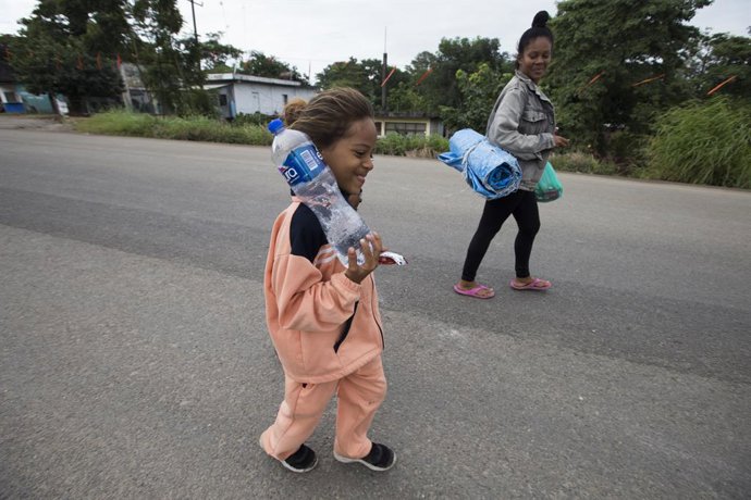 Archivo - Arquivo - 15 de novembro de 2021, Oaxaca, Palomares, México: A caravana de migrantes que iniciou sua jornada na América Central passou pelas cidades de Niltepec, Matias Romero e Palomares, no estado de Oaxaca. Com o assédio de elementos da guard