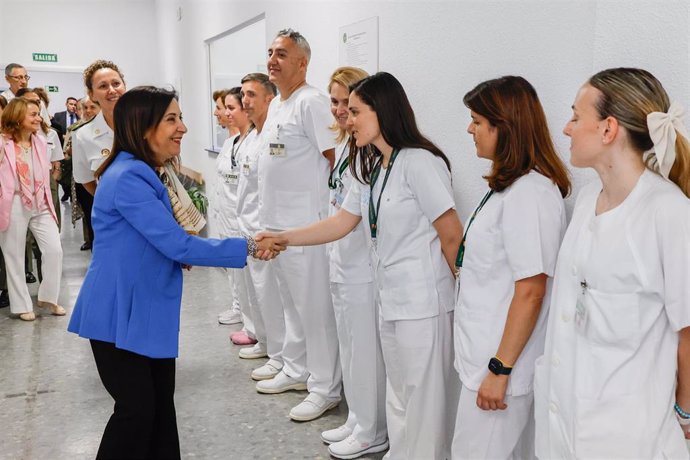 Robles inaugura el mayor complejo hiperbárico hospitalario de Europa en el Hospital Central de la Defensa 'Gómez Ulla'