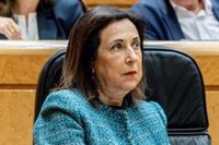 Robles reivindica el plan de defensa ante las críticas del PP por no someterlo a votación: "Deben sentirse orgullosos"