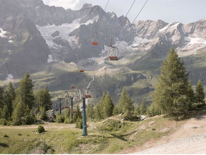 'Hiato Alpino, La Nieve Ya No Sabe A Nieve', De Filippo Poli, Uno De Los Trabajos Galardonados En El Certamen De Nueva Creación Fotográfica Expositivos 2025.