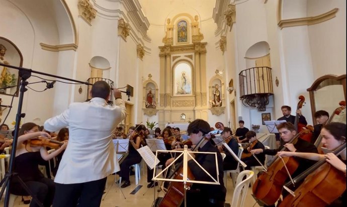 El ciclo 'Tabarca, una isla de película' ofrece la primera actuación de una orquesta sinfónica en este enclave