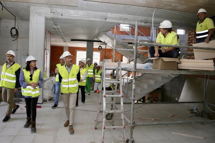 El consejero de Educación, Sergio Silva, visita las obras de ampliación del IES Lope de Vega en Santa María de Cayón
