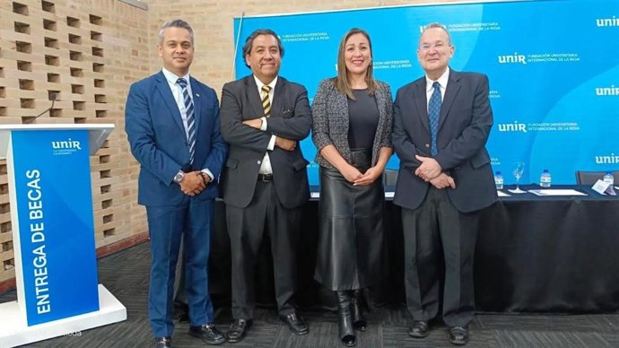 UNIR distingue a un centenar de premiados de las becas ICETEX y Función Pública en un evento celebrado en Corferias