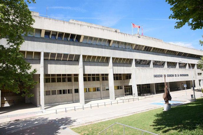 Archivo - Fachada de la Facultad de Ciencias de la Información de la Universidad Complutense de Madrid (UCM), a 3 de mayo de 2024, en Madrid (España). La Facultad de Ciencias de la Información de la UCM se fundó en 1971, y en ella se imparten las titulaci