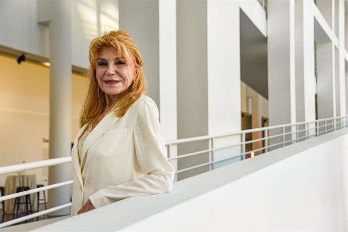 La baronesa Carmen Thyssen posa para Europa Press antes de participar en la Nit del Galerisme, en el Museu d'Art Contemporani de Barcelona (Macba).