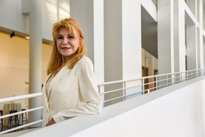 La baronessa Carmen Thyssen posa per Europa Press abans de participar en la Nit del Galerisme, al Museu d'Art Contemporani de Barcelona (Macba).