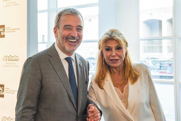 Collboni junto a la baronesa Thyssen este martes en el Macba antes de empezar la Nit del Galerisme