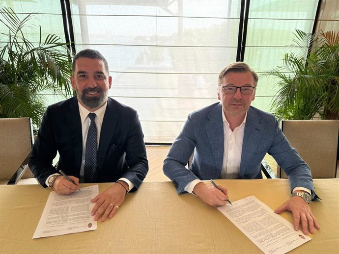 El turco Arda Turan, nuevo entrenador del Shakhtar Donetsk