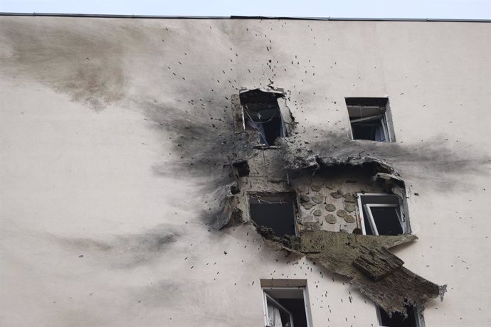 Archivo - BEIJING, March 12, 2025  -- This photo taken on March 11, 2025 shows a damaged residential building in Sapronovo, Moscow Region, Russia.   Russia's air defense systems shot down 337 Ukrainian drones overnight, the Russian Ministry of Defense ann