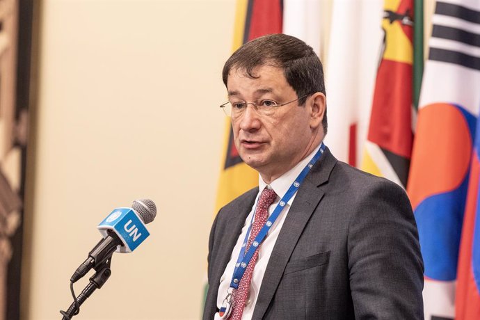 Archivo - August 30, 2024, New York, New York, United States: Ambassador Dmitry Polyanskiy of Russia speaks to the press after the Security Council meeting on threats to international peace and security (Ukraine) at UN Headquarters.
