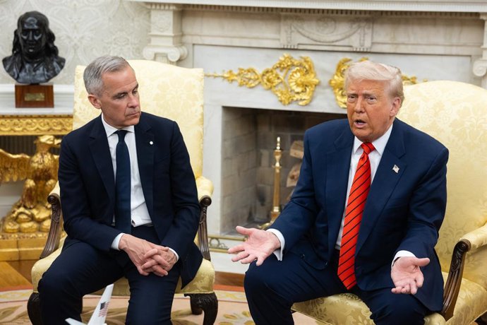 6 de maio de 2025, Washington, Distrito de Columbia, EUA: O presidente dos Estados Unidos, Donald J. Trump, reúne-se com o primeiro-ministro do Canadá, Mark Carney, no Salão Oval da Casa Branca, em Washington, DC, EUA, na terça-feira, 6 de maio de 2025