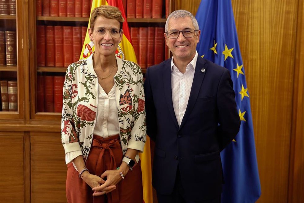 La presidenta de Navarra, María Chivite, y el secretario de Estado de Medio Ambiente, Hugo Morán