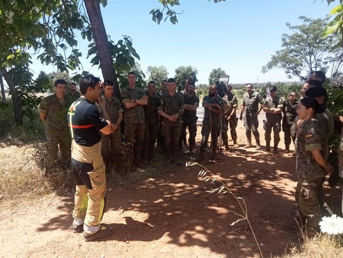 Los bomberos del CPEI instruyen a la Guardia Civil y unidades militares para ayudar a mejorar su respuesta ante incendios