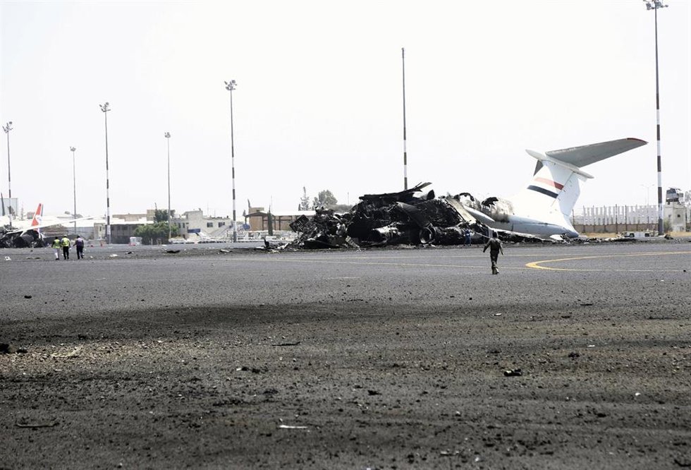Daños materiales en el aeropuerto de la capital de Yemen, Saná, tras un bombardeo ejecutado por Israel el 6 de mayo de 2025 contra las instalaciones (archivo)