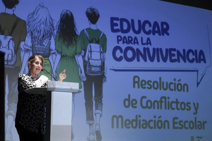Acto de entrega de los diplomas al alumnado y profesorado que ha completado la formación de los cursos ‘Educar para la Convivencia’
