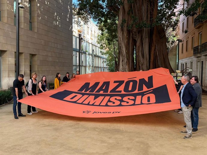 Pancarta de Compromís a Les Corts