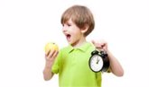Foto: Adelantar el horario de la cena mejora la salud metabólica infantil. ¿A qué hora?