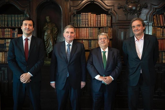 El director de negocio y relaciones institucionales de Foment, Benet Maimí, el secretario general, David Tornos; el director de negocio de Aresbank, Manuel Grijota, y el director de la sucursal del banco en Barcelona, Eduardo Piedrafita.