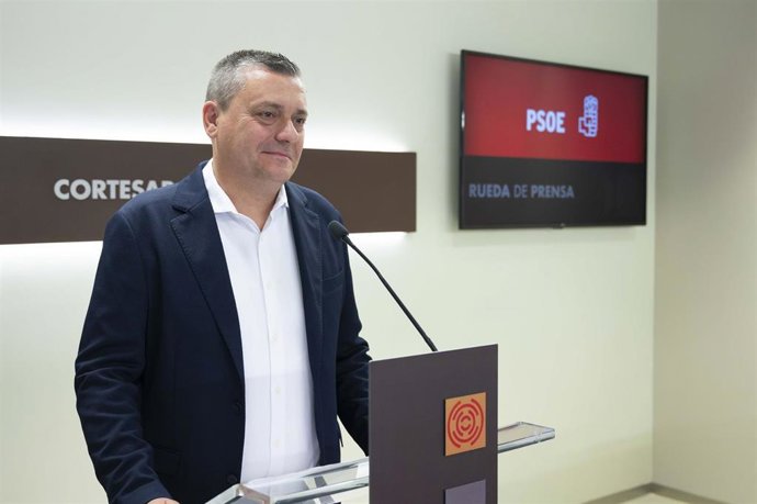 El portavoz del grupo parlamentario del PSOE de las Cortes de Aragón, Fernando Sabés.