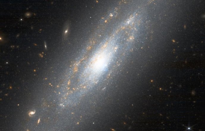Os cientistas fizeram um novo cálculo da velocidade com que o universo está se expandindo, usando dados obtidos pelo novo e poderoso Telescópio Espacial James Webb em várias galáxias.