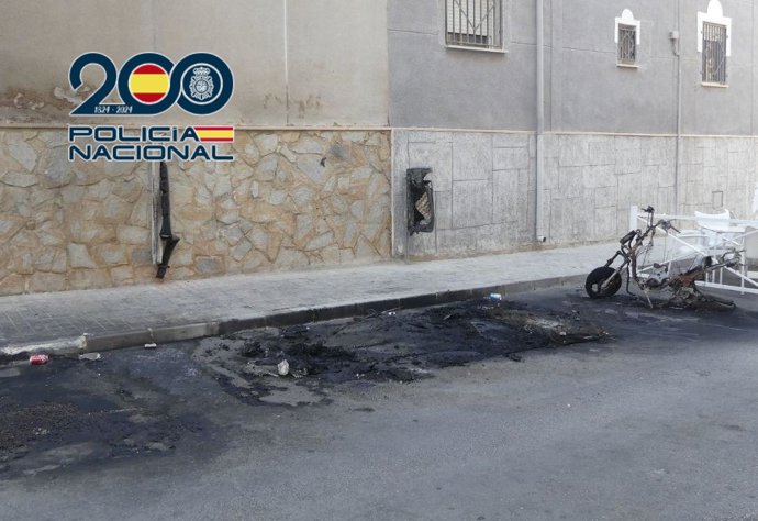 Imagen de los restos del incendio en Elda