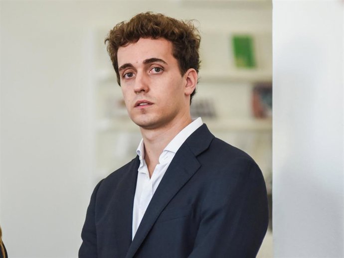 El novio de la hija de La baronesa Thyssen-Bornemisza, Ignacio Barquero de Llauder, antes de la gala de la XVIII Nit del Galerisme, donde se entregan los Premis GAC 2025, en el MACBA