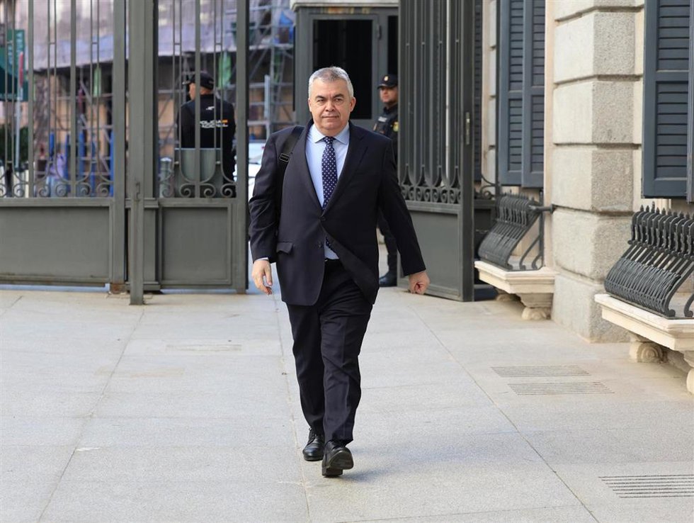 El secretario de Organización del PSOE, Santos Cerdán, llegando a una sesión de control 