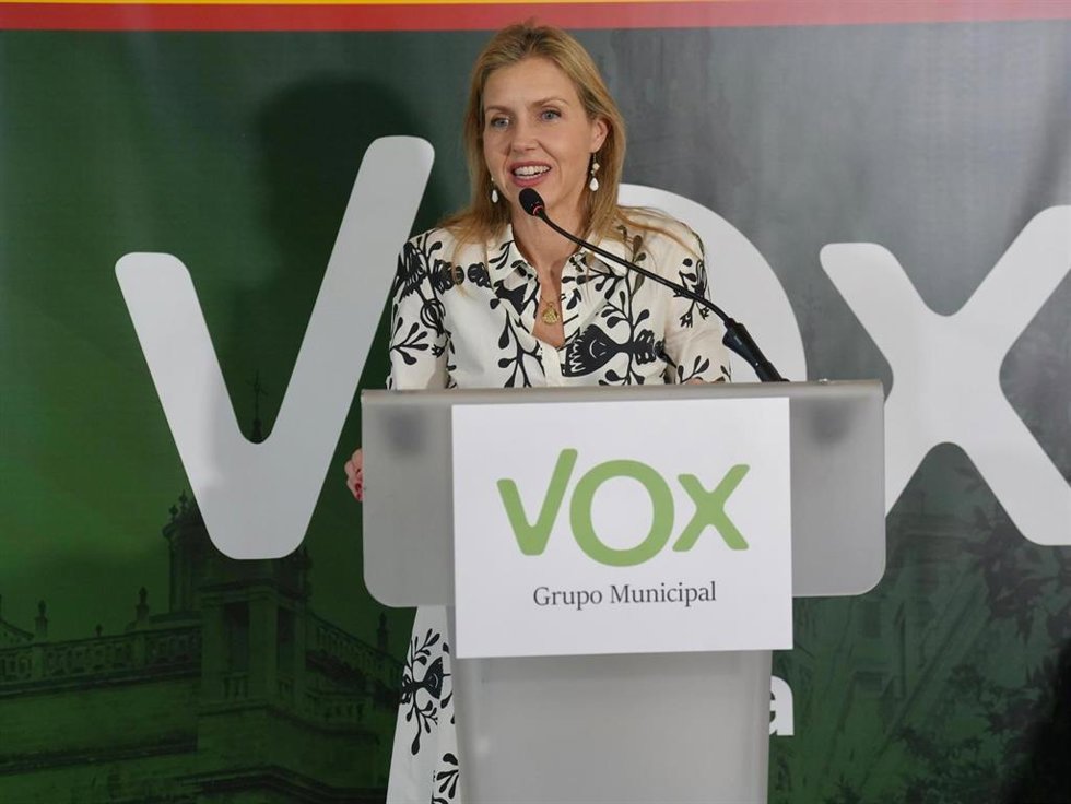 La portavoz de Vox en el Ayuntamiento de Sevilla, Cristina Peláez, atiende a los medios en una foto de archivo.