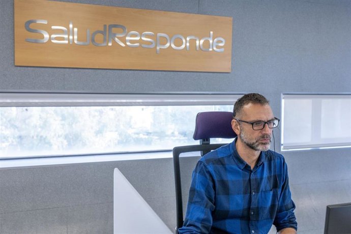 Archivo - Trabajador de Salud Responde.