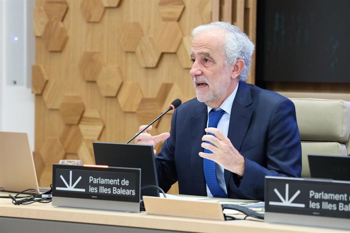 El presidente del Tribunal Superior de Justicia de Baleares, Carlos Gómez, durante una comparecencia parlamentaria.