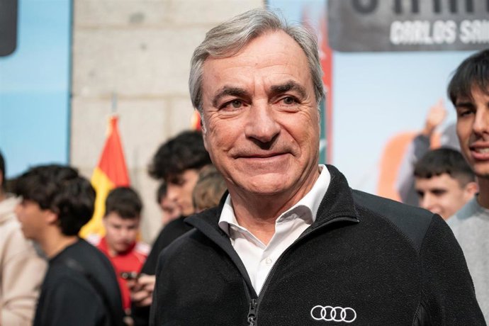 Archivo - El piloto madrileño Carlos Sainz durante un homenaje por ser vencedor del Rally Dakar 2024, en la Real Casa de Correos, a 2 de febrero de 2024, en Madrid (España). 